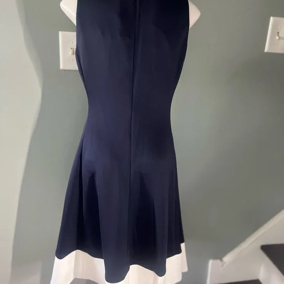 DKNY - Picture 6 of 9